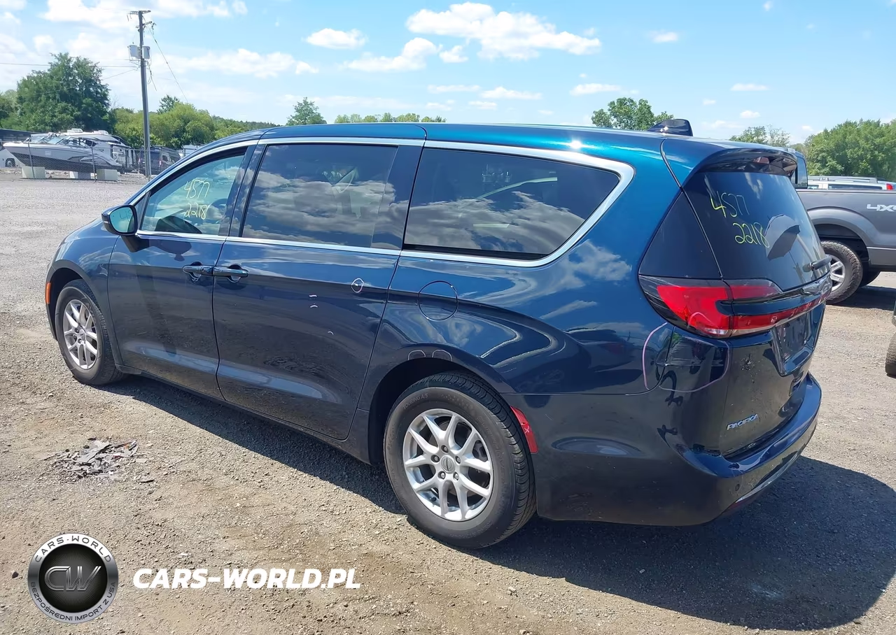 2023 Chrysler Pacifica Touring L VIN:2C4RC1BG8PR627771 - 3