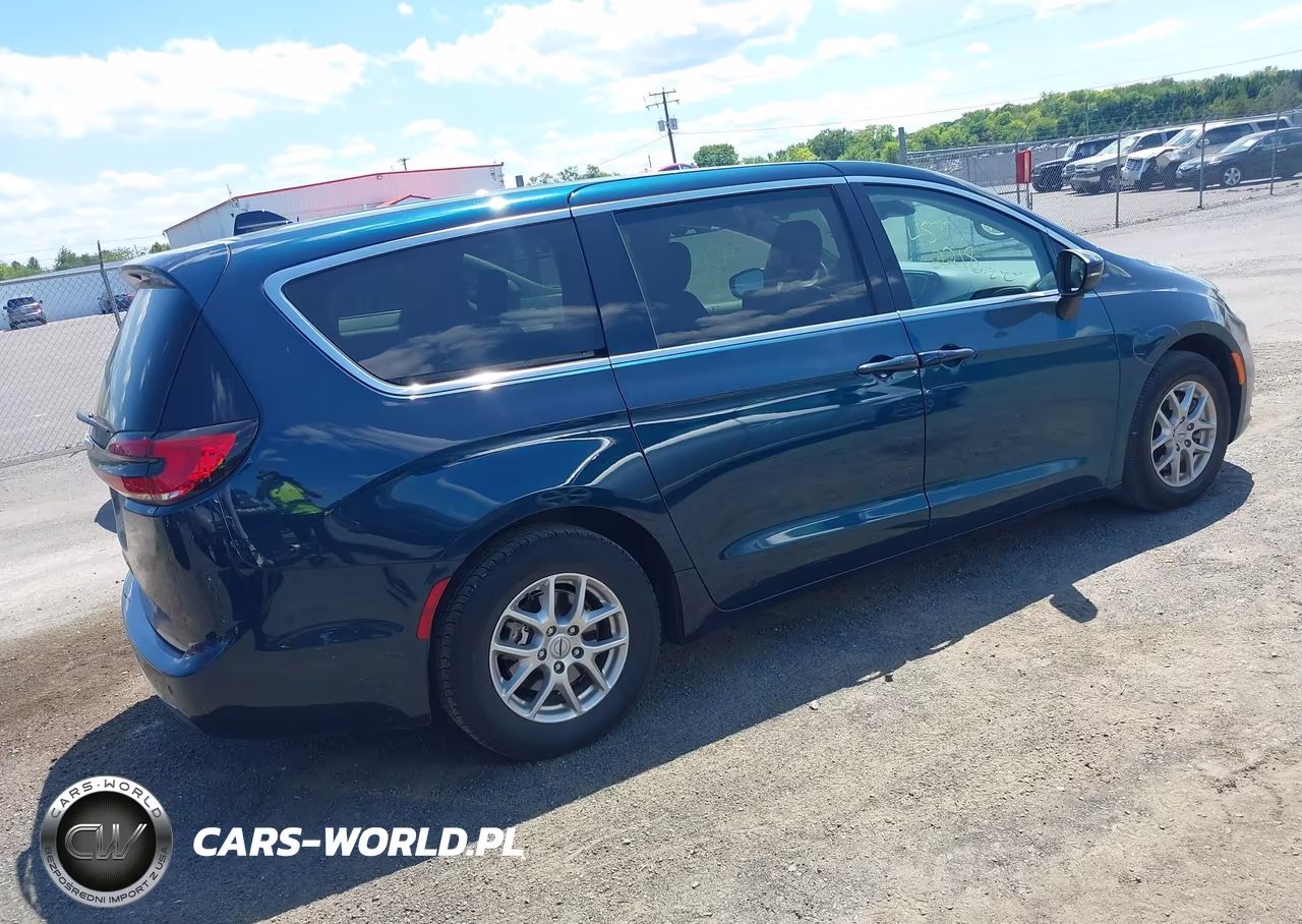 2023 Chrysler Pacifica Touring L VIN:2C4RC1BG8PR627771 - 4