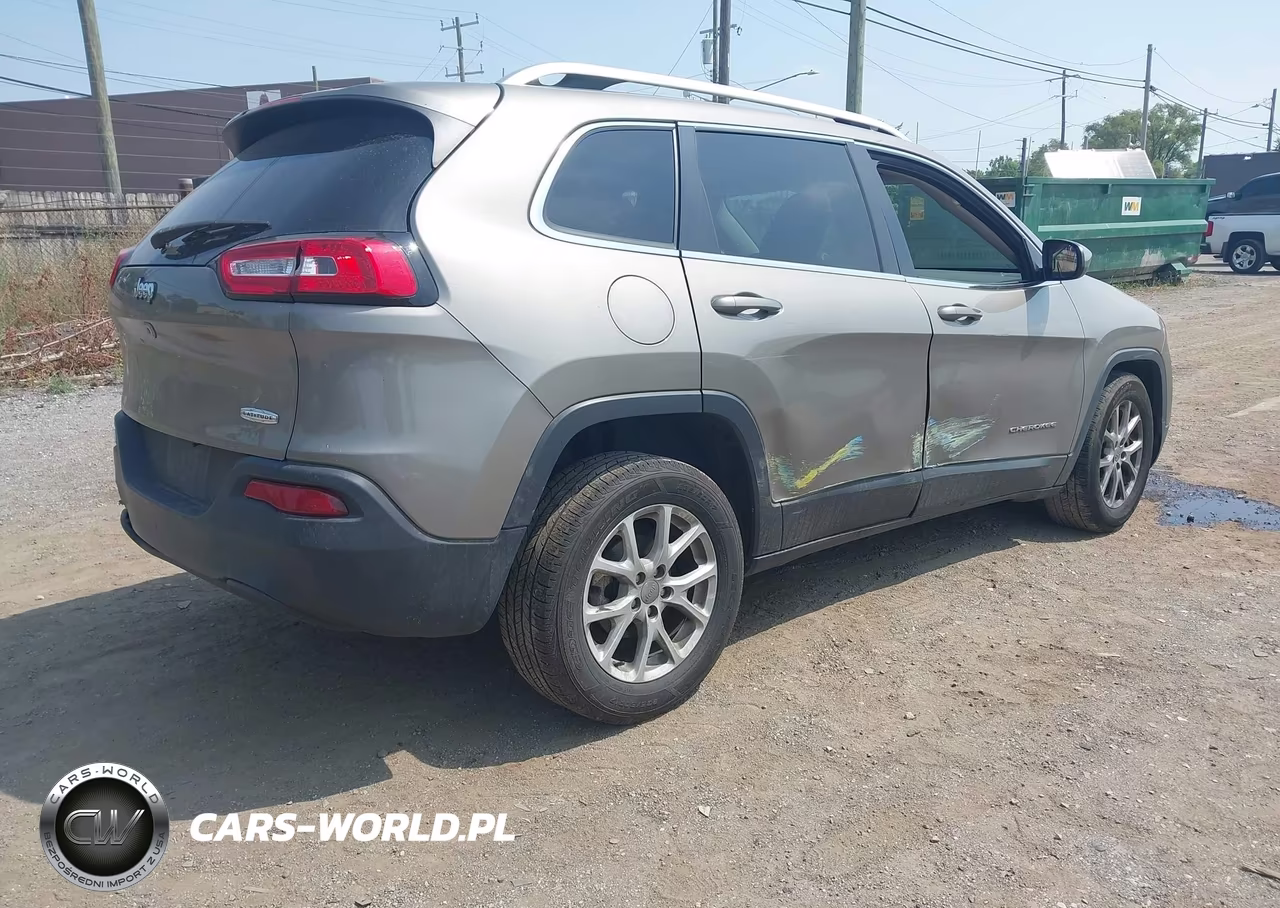 2016 Jeep Cherokee Latitude VIN:1C4PJLCB5GW312199 - 4