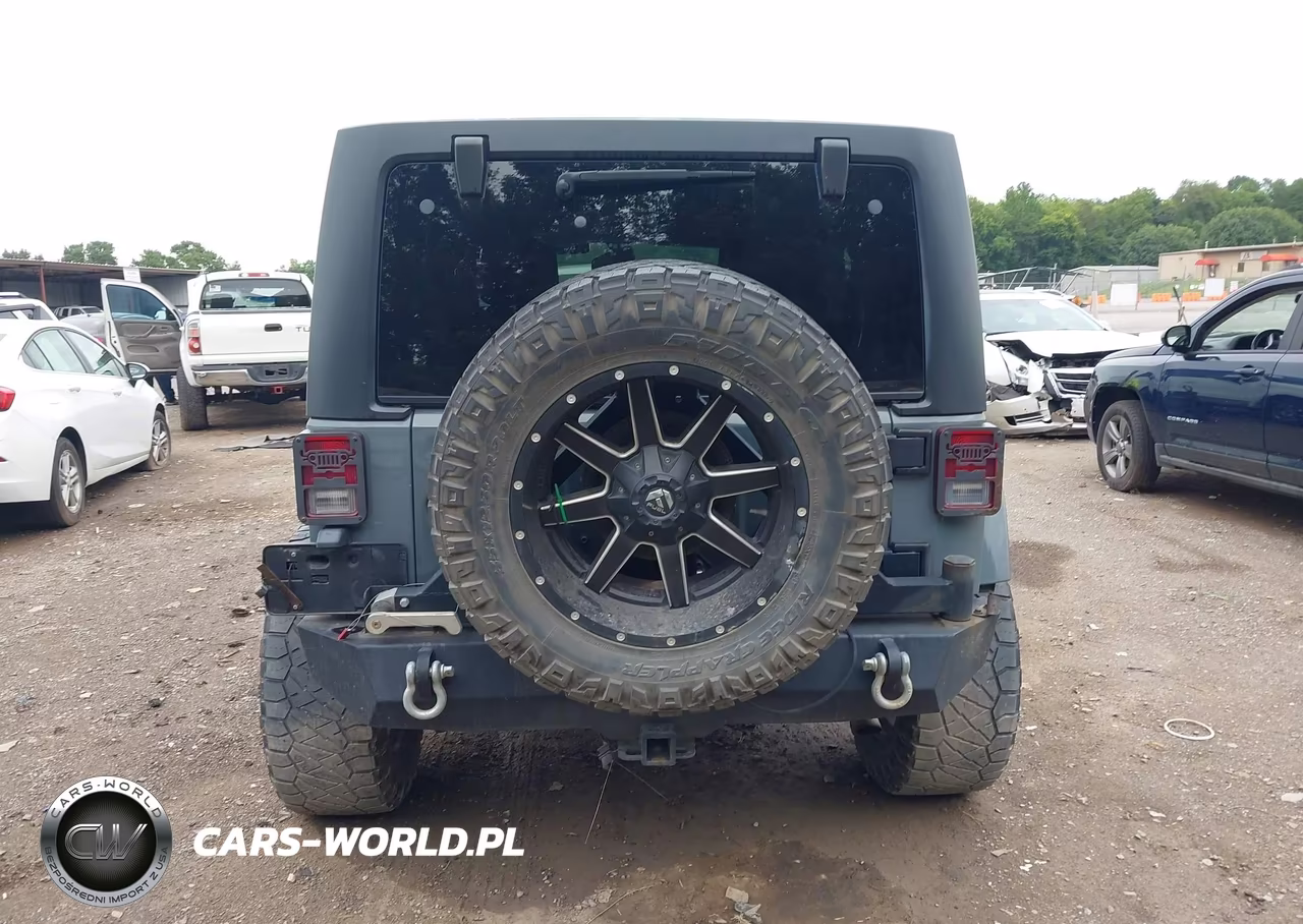 2015 Jeep Wrangler Unlimited Sahara VIN:1C4BJWEG2FL734967 - 16
