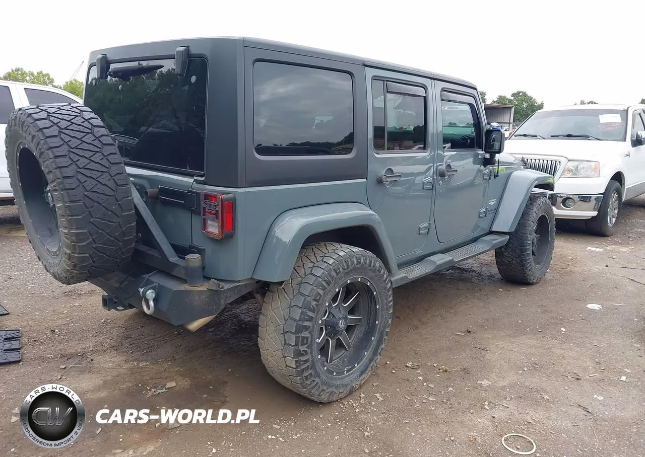 2015 Jeep Wrangler Unlimited Sahara VIN:1C4BJWEG2FL734967 - 4