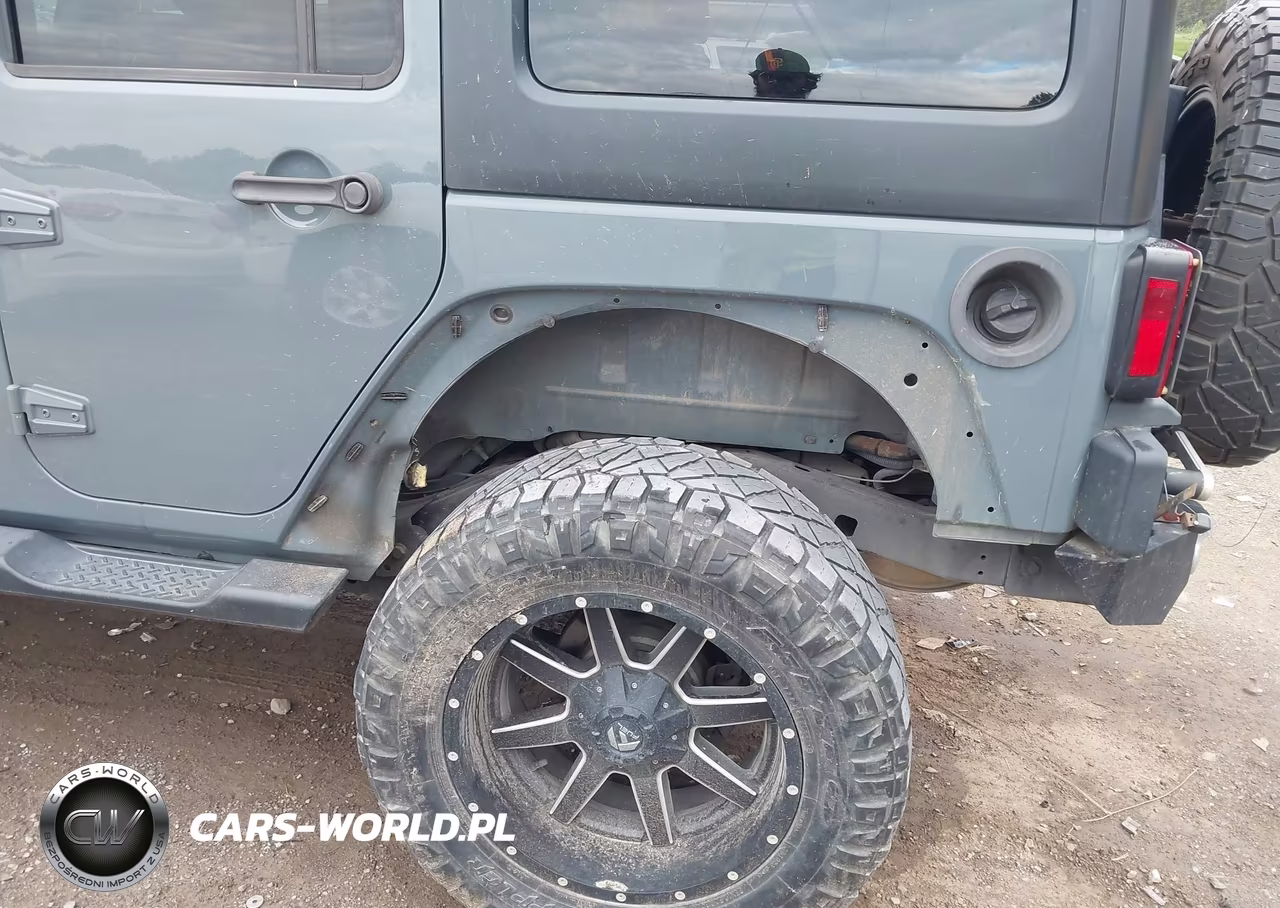 2015 Jeep Wrangler Unlimited Sahara VIN:1C4BJWEG2FL734967 - 6
