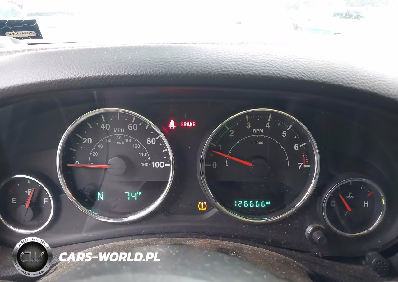 2015 Jeep Wrangler Unlimited Sahara VIN:1C4BJWEG2FL734967 - 7