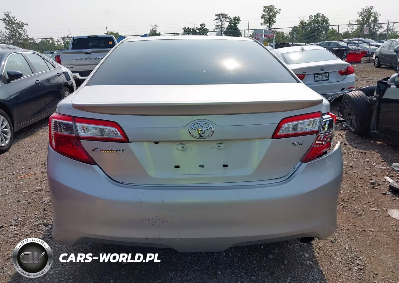 2014 Toyota Camry Se VIN:4T1BF1FK9EU825178 - 17