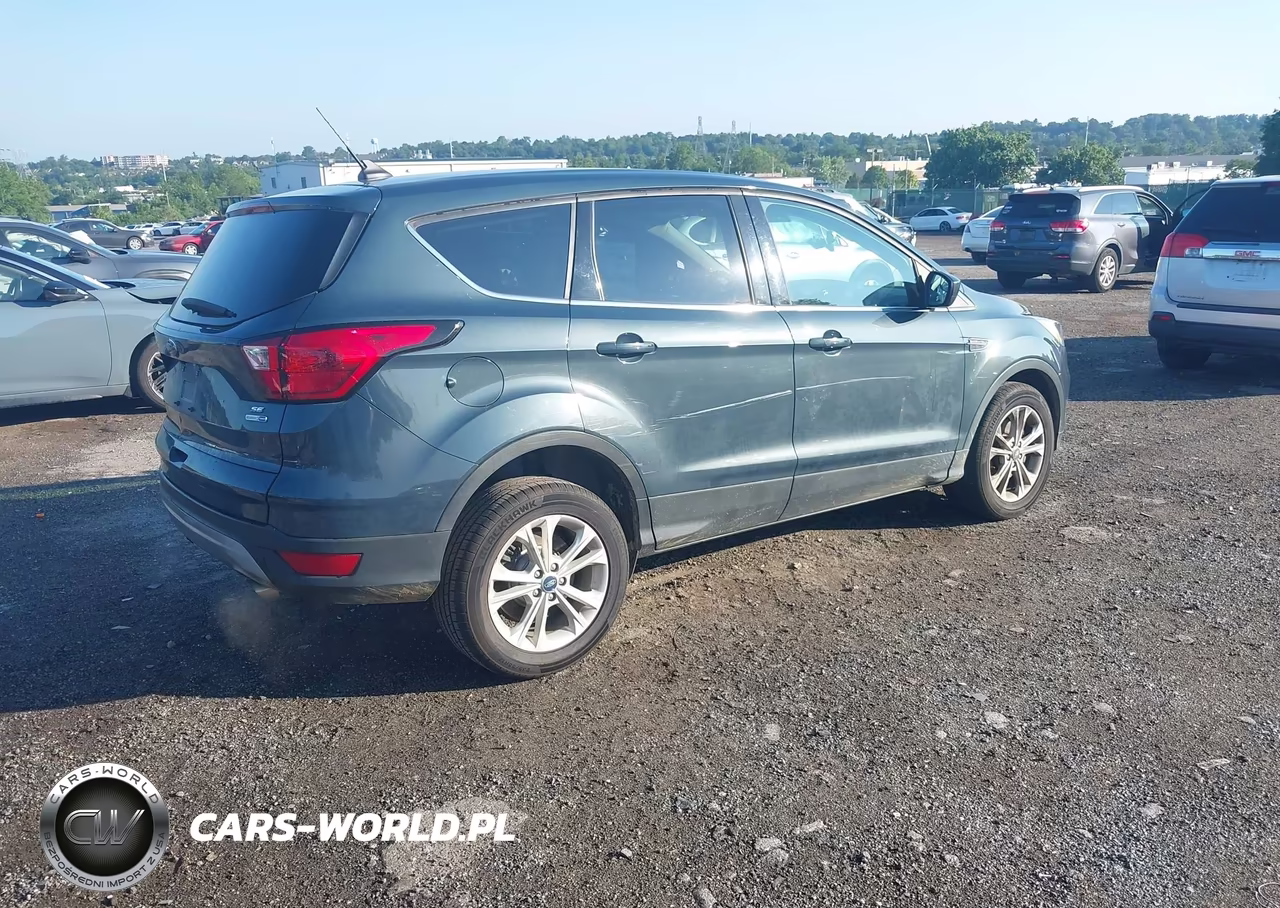 2019 Ford Escape Se VIN:1FMCU9GD5KUA43593 - 4