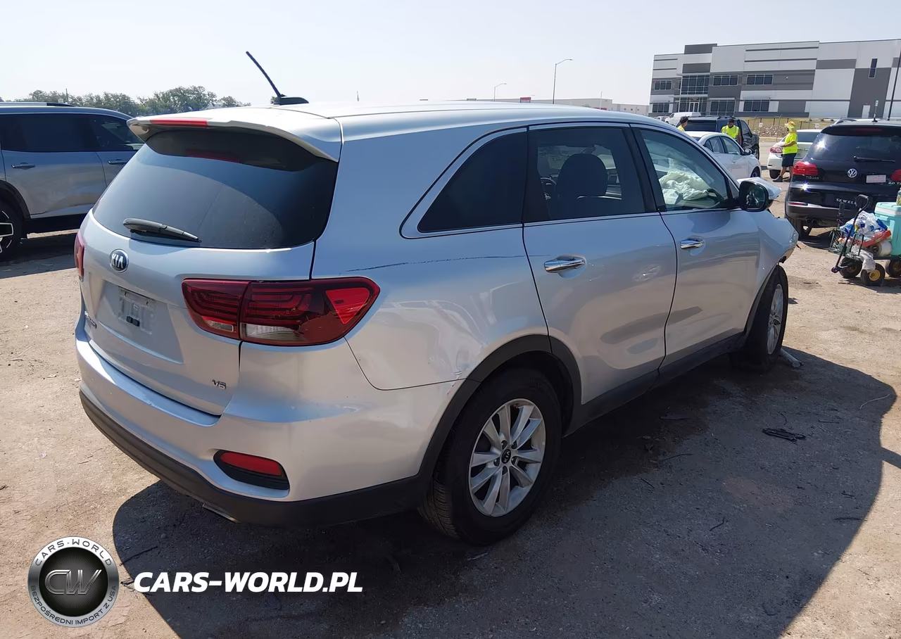 2019 Kia Sorento 3.3L Lx VIN:5XYPG4A52KG579193 - 4