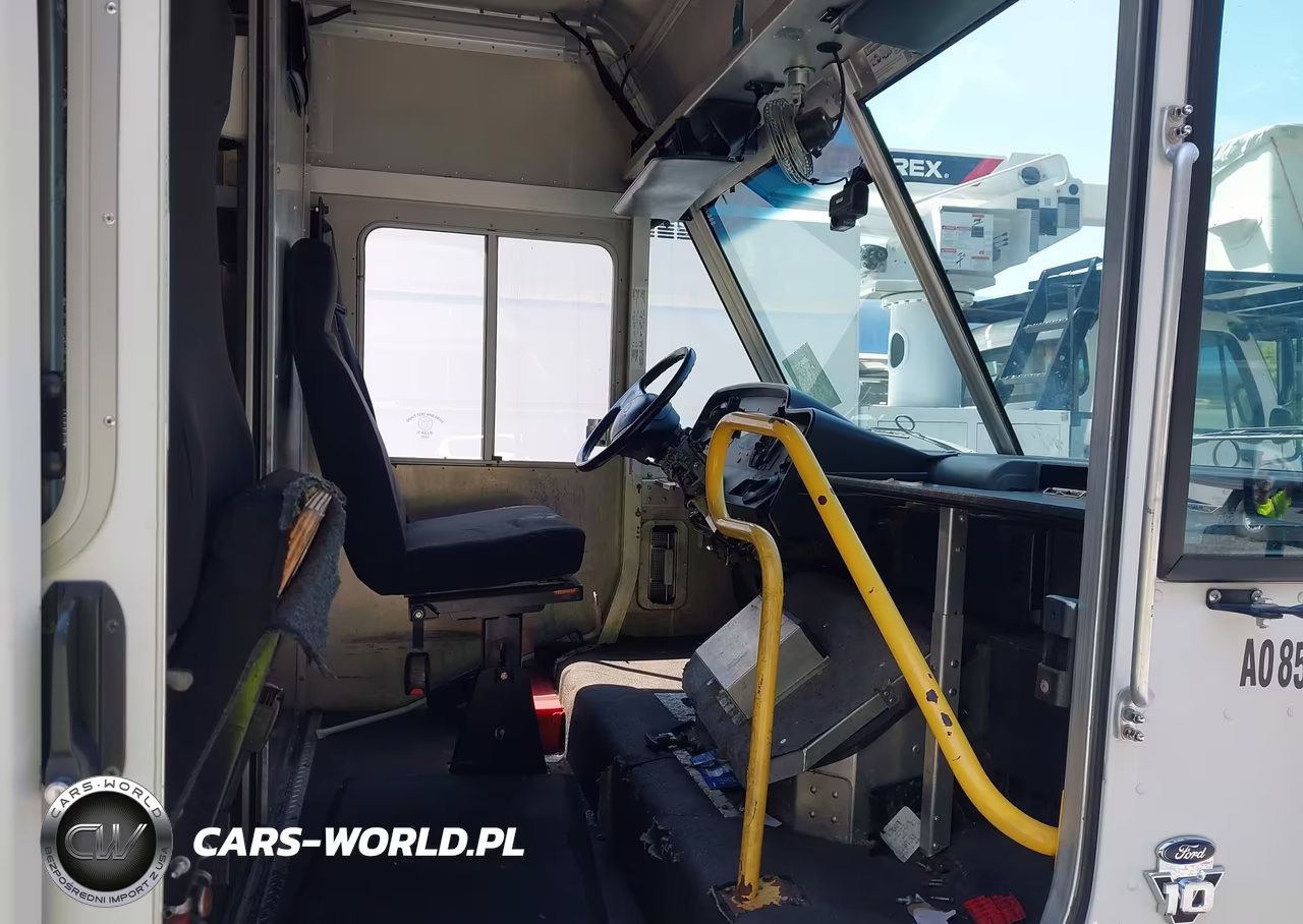 2016 Ford F-59 Commercial Stripped VIN:1F66F5KY1G0A08534 - 6