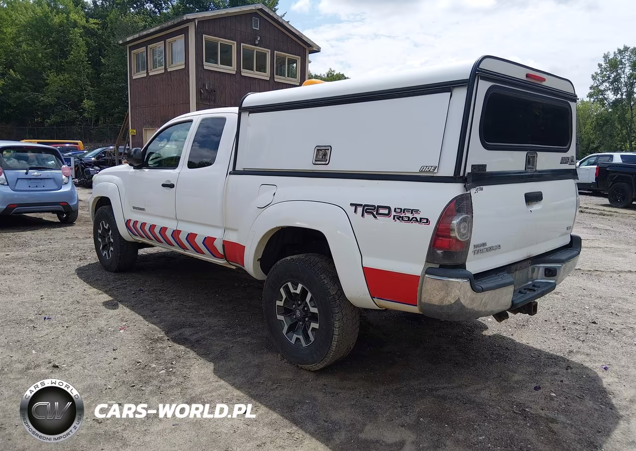 2014 Toyota Tacoma Base V6 VIN:5TFUU4EN5EX104273 - 3