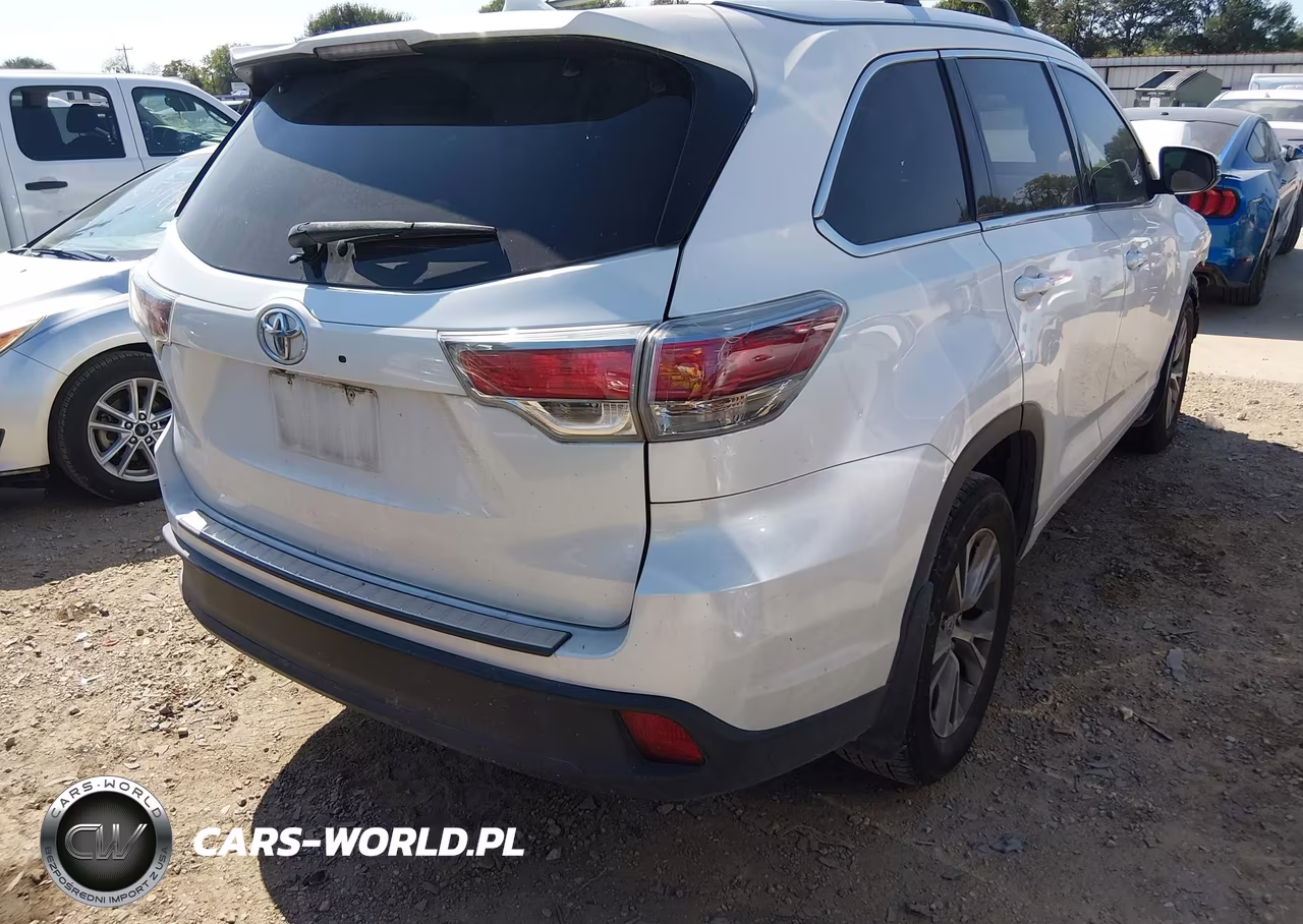 2015 Toyota Highlander Xle V6 VIN:5TDKKRFH6FS117172 - 4