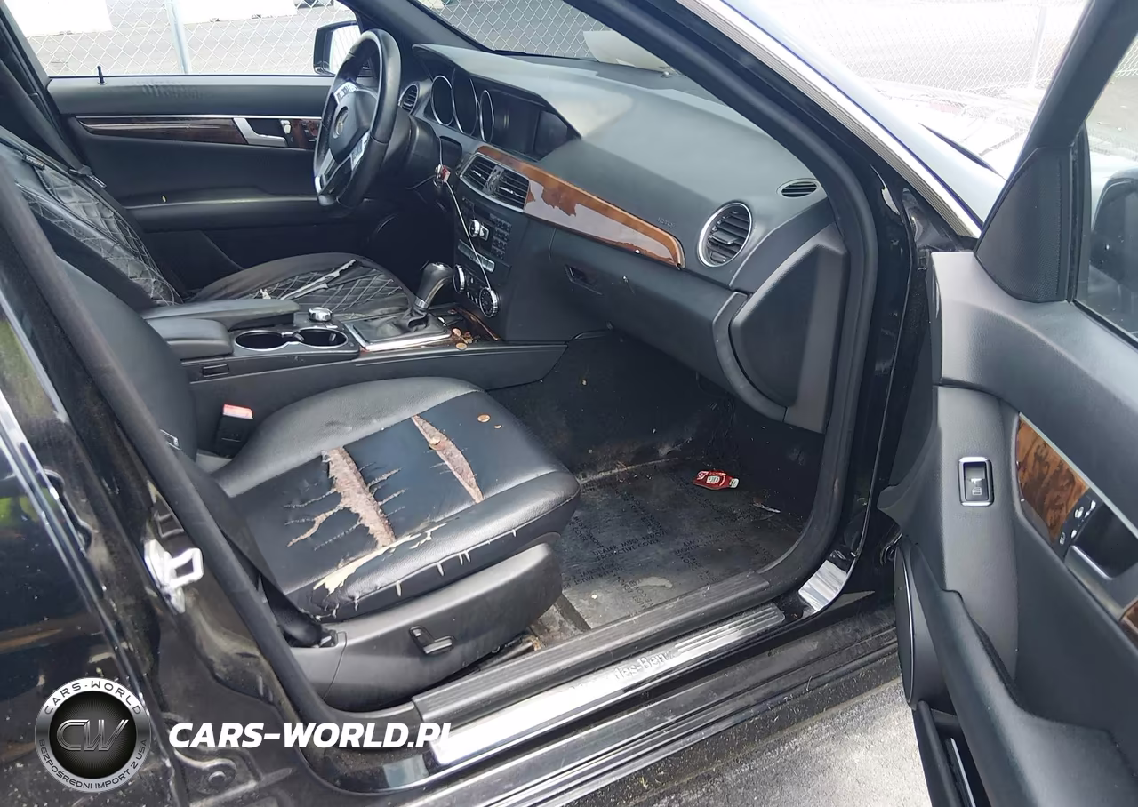 2013 Mercedes-Benz C 300 Sport 4Matic VIN:WDDGF8AB1DR301217 - 5