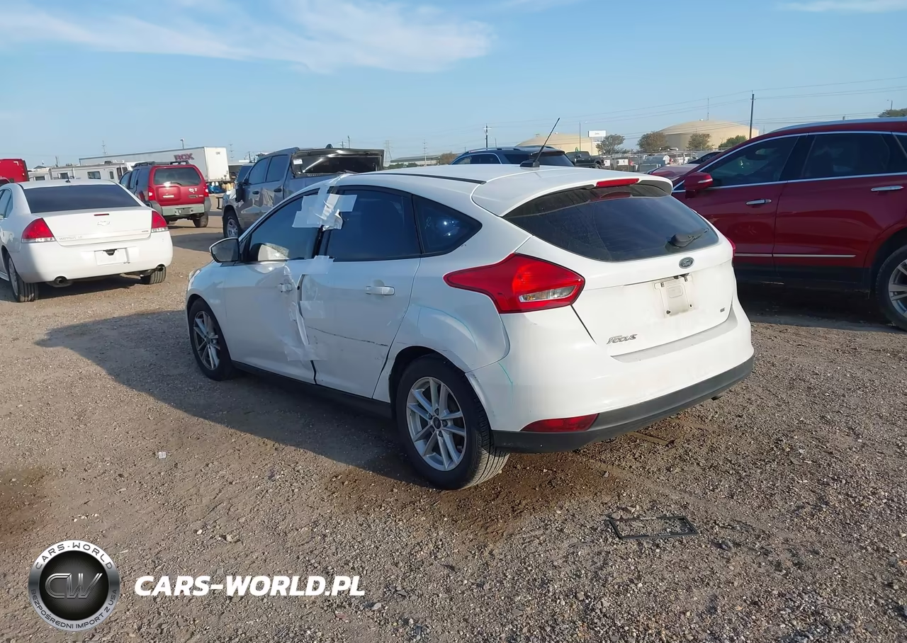 2017 Ford Focus Se VIN:1FADP3K29HL246610 - 3