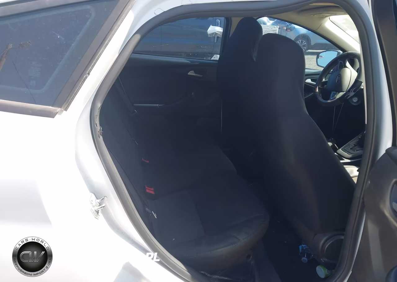 2017 Ford Focus Se VIN:1FADP3K29HL246610 - 8