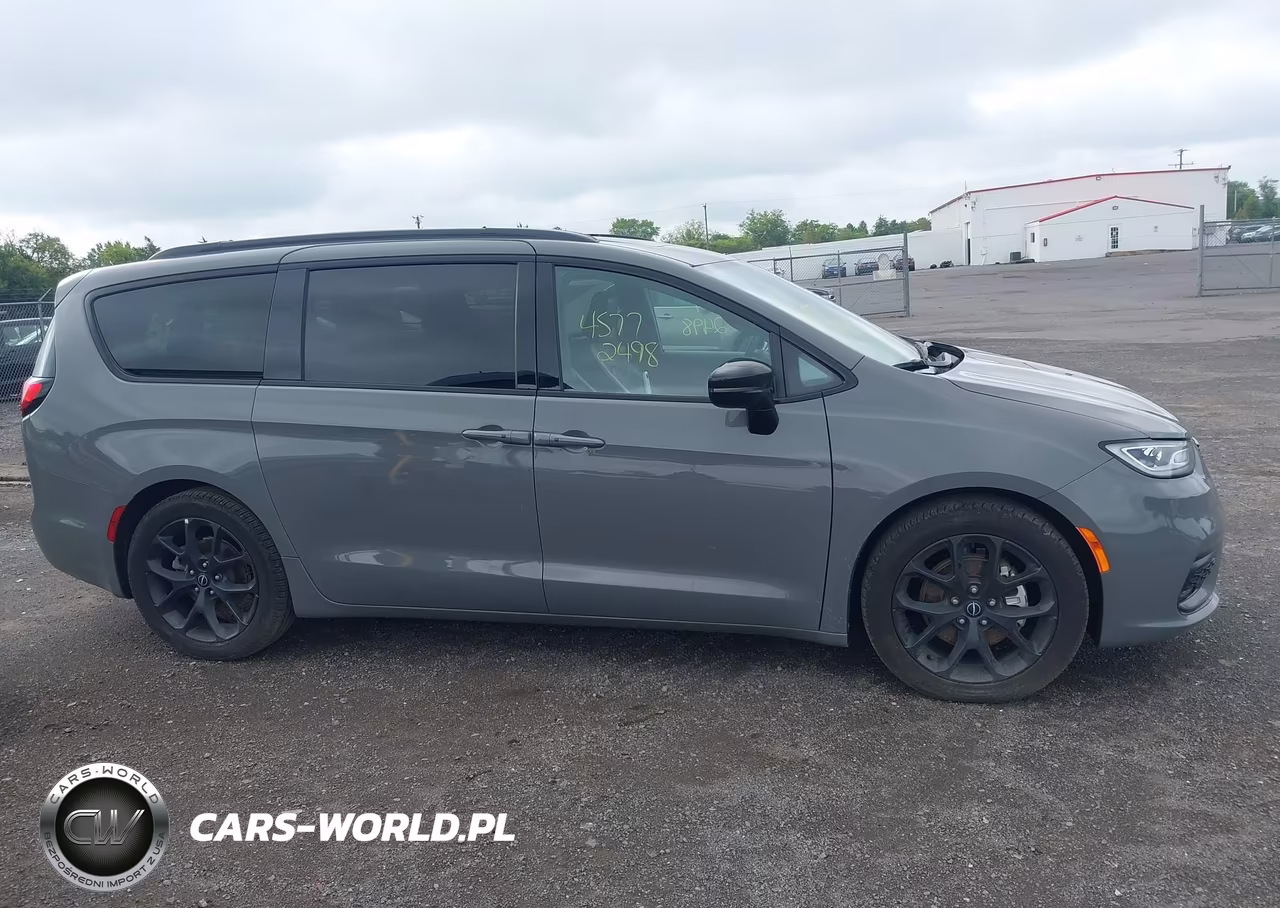 2025 Chrysler Pacifica Limited VIN:2C4RC1GG2SR566144 - 13