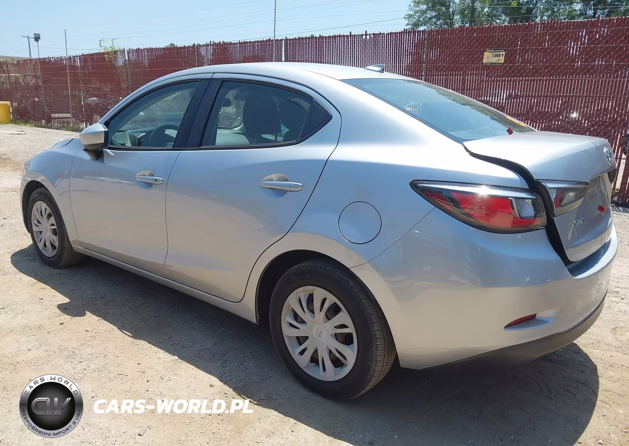 2019 Toyota Yaris L VIN:3MYDLBYV2KY522854 - 3