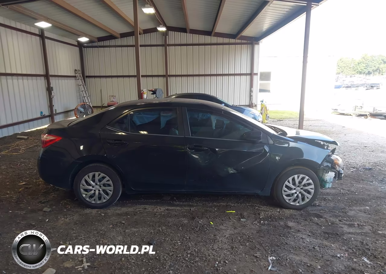 2018 Toyota Corolla Le VIN:2T1BURHE6JC111063 - 14