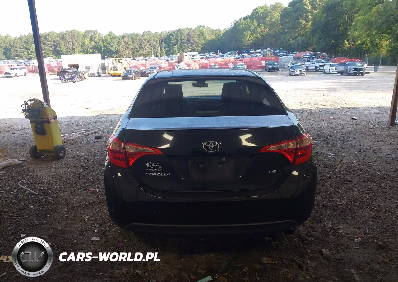2018 Toyota Corolla Le VIN:2T1BURHE6JC111063 - 17