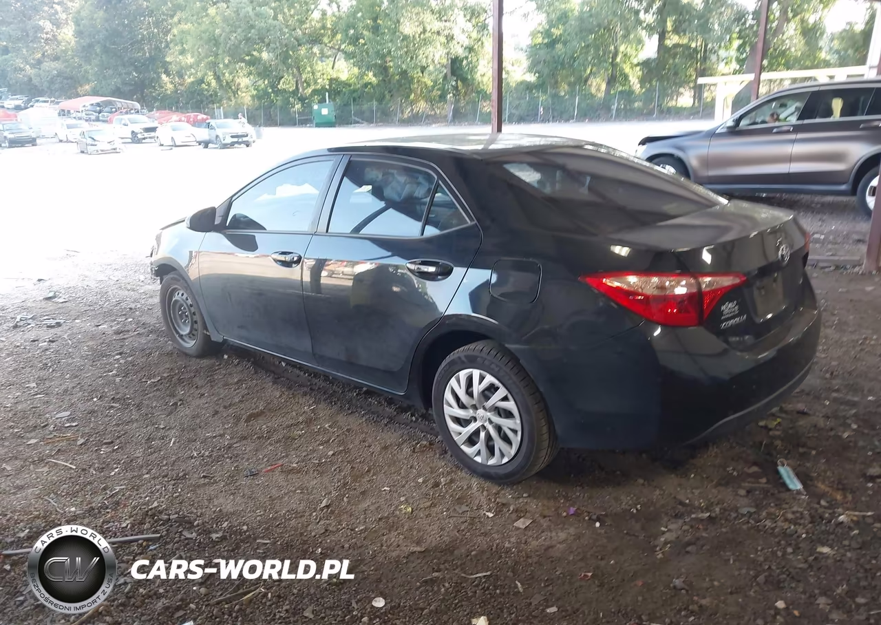 2018 Toyota Corolla Le VIN:2T1BURHE6JC111063 - 3