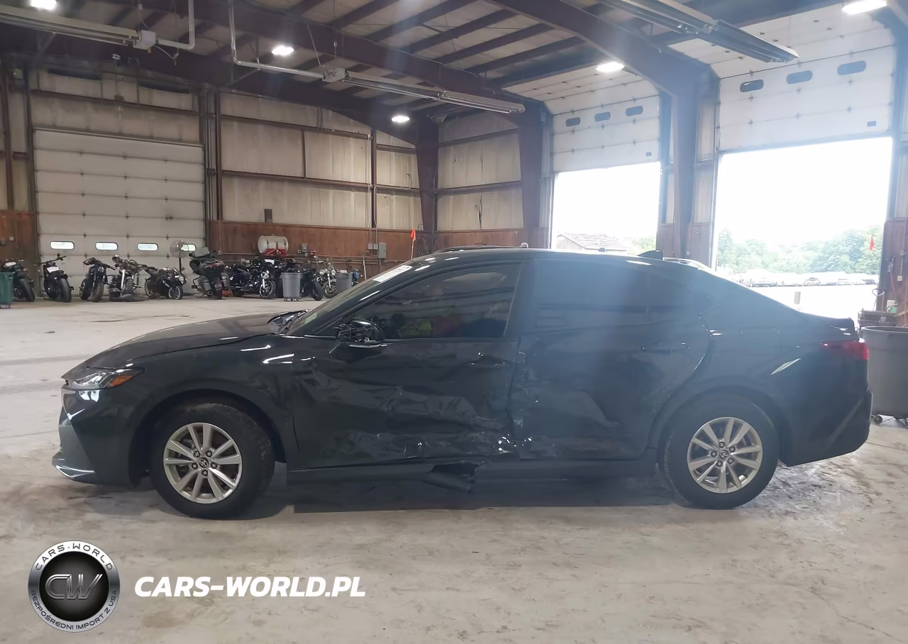 2025 Toyota Camry Le VIN:4T1DBADK0SU523801 - 13