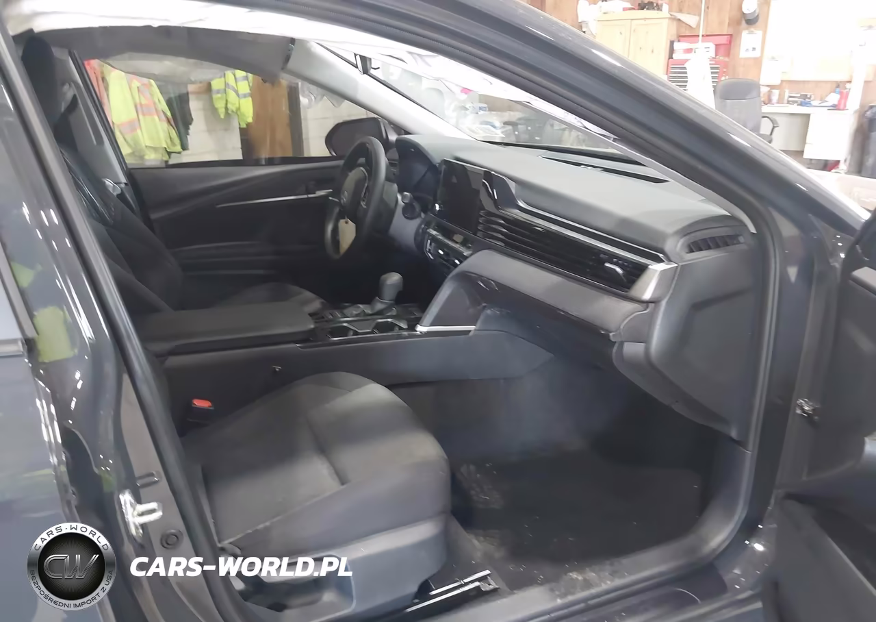 2025 Toyota Camry Le VIN:4T1DBADK0SU523801 - 5
