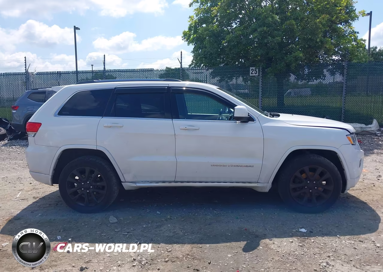2014 Jeep Grand Cherokee Laredo VIN:1C4RJFAG8EC110092 - 13