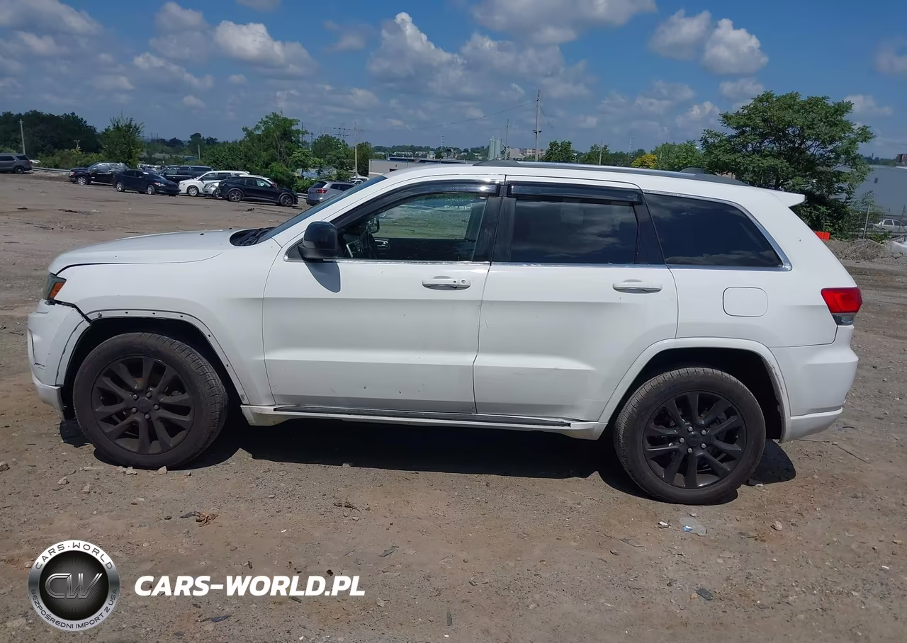 2014 Jeep Grand Cherokee Laredo VIN:1C4RJFAG8EC110092 - 14