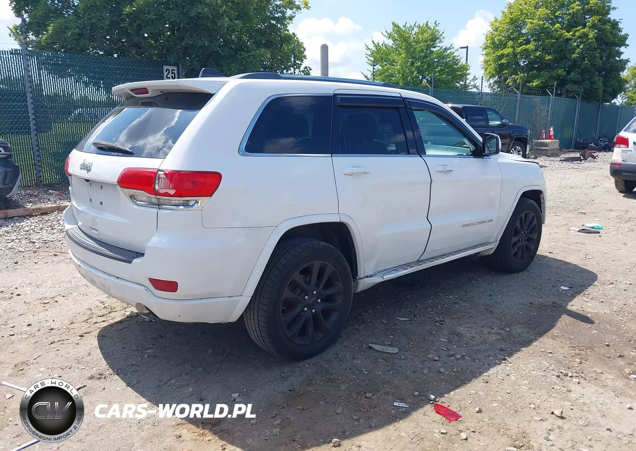 2014 Jeep Grand Cherokee Laredo VIN:1C4RJFAG8EC110092 - 4