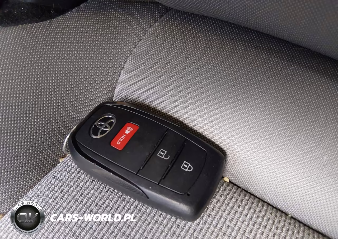 2026 Toyota Prius Le Awd-E VIN:JTDADABU1T3033669 - 11