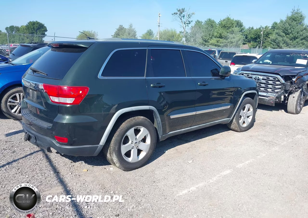 2011 Jeep Grand Cherokee Laredo VIN:1J4RR4GG0BC590235 - 4