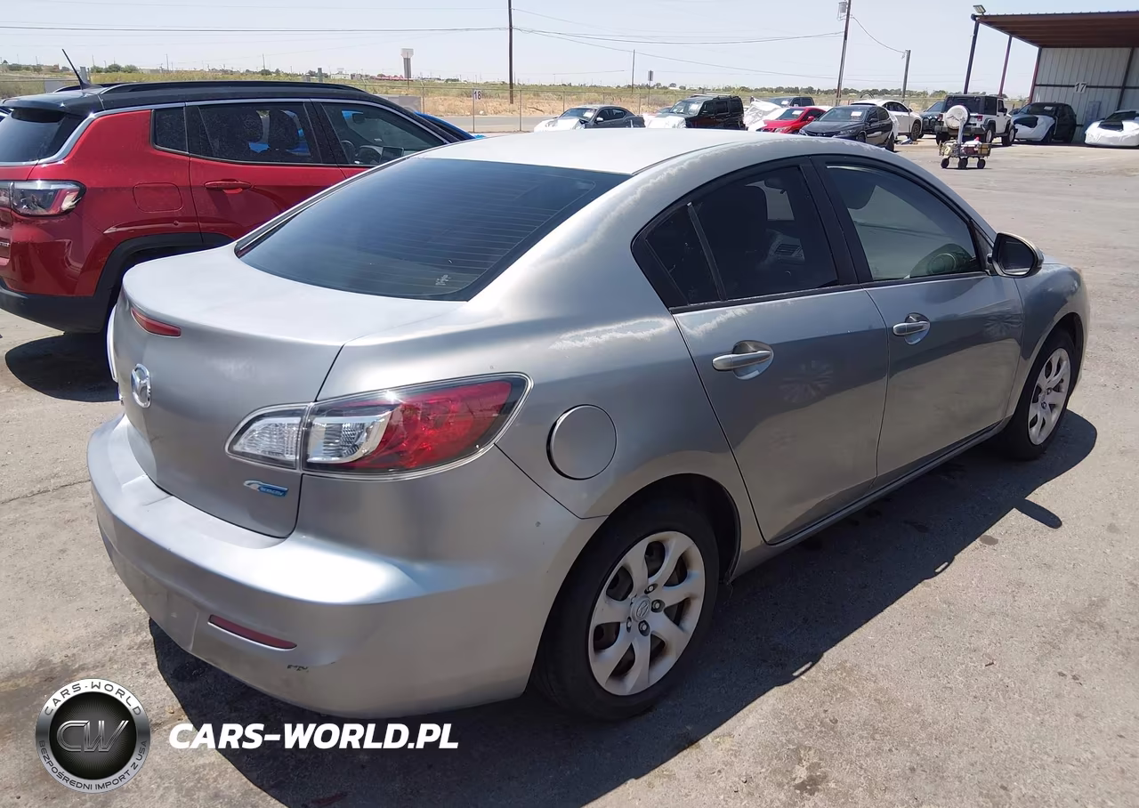 2013 Mazda Mazda3 I Sport VIN:JM1BL1U82D1702312 - 4