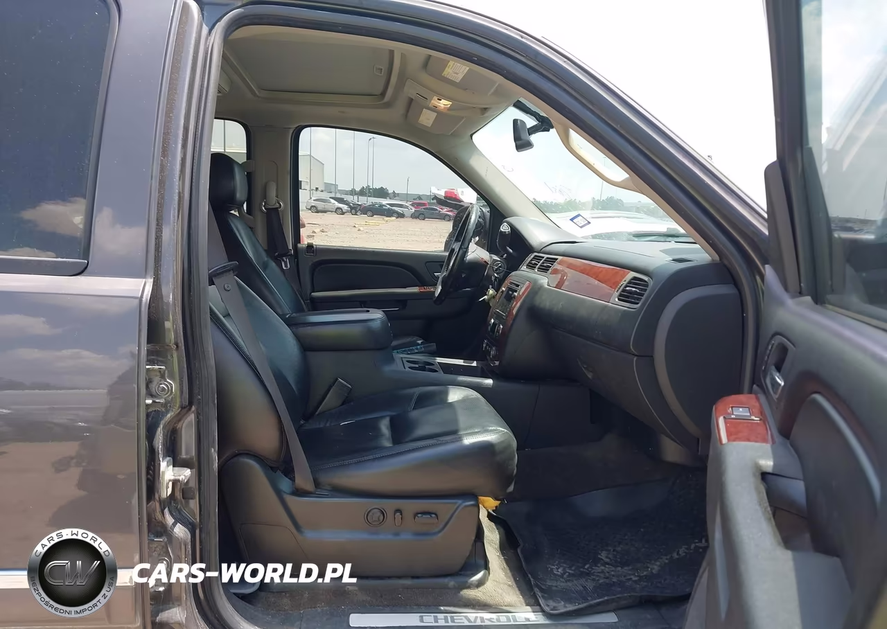 2011 Chevrolet Tahoe Ltz VIN:1GNSCCE02BR178217 - 5