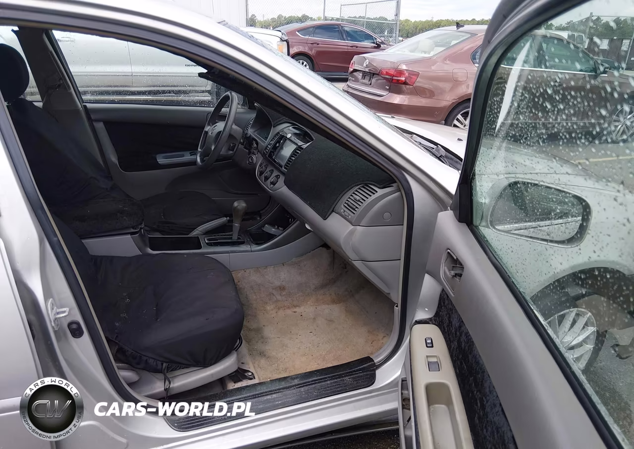 2002 Toyota Camry Le VIN:4T1BE32K22U071900 - 5