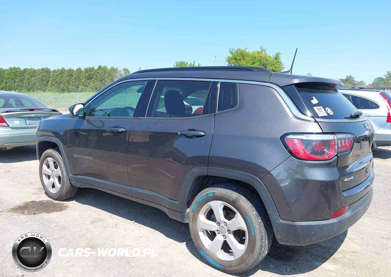 2017 Jeep New Compass Latitude 4X4 VIN:3C4NJDBB5HT660851 - 3