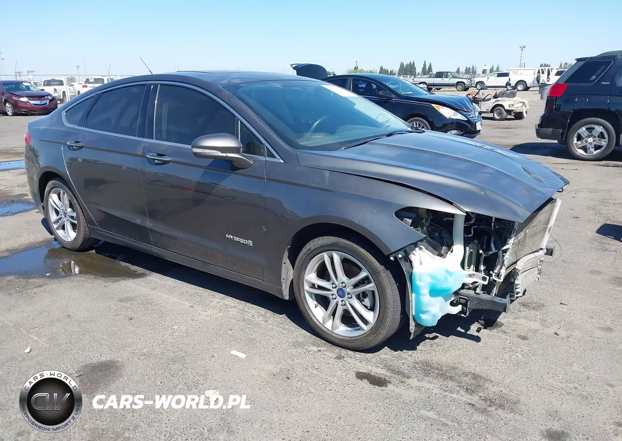 2016 Ford Fusion Hybrid Titanium – zdjęcie 1 z 17