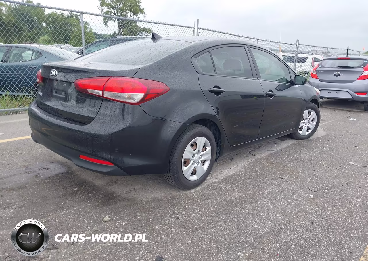 2018 Kia Forte Lx VIN:3KPFK4A78JE272599 - 4