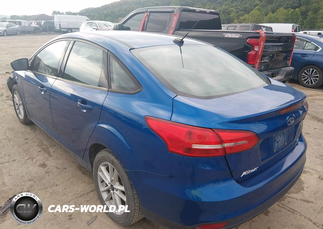 2018 Ford Focus Se VIN:1FADP3FE3JL285333 - 3