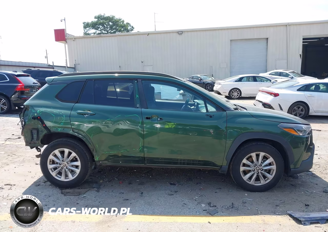 2022 Toyota Corolla Cross Le VIN:7MUCAAAG1NV004855 - 13