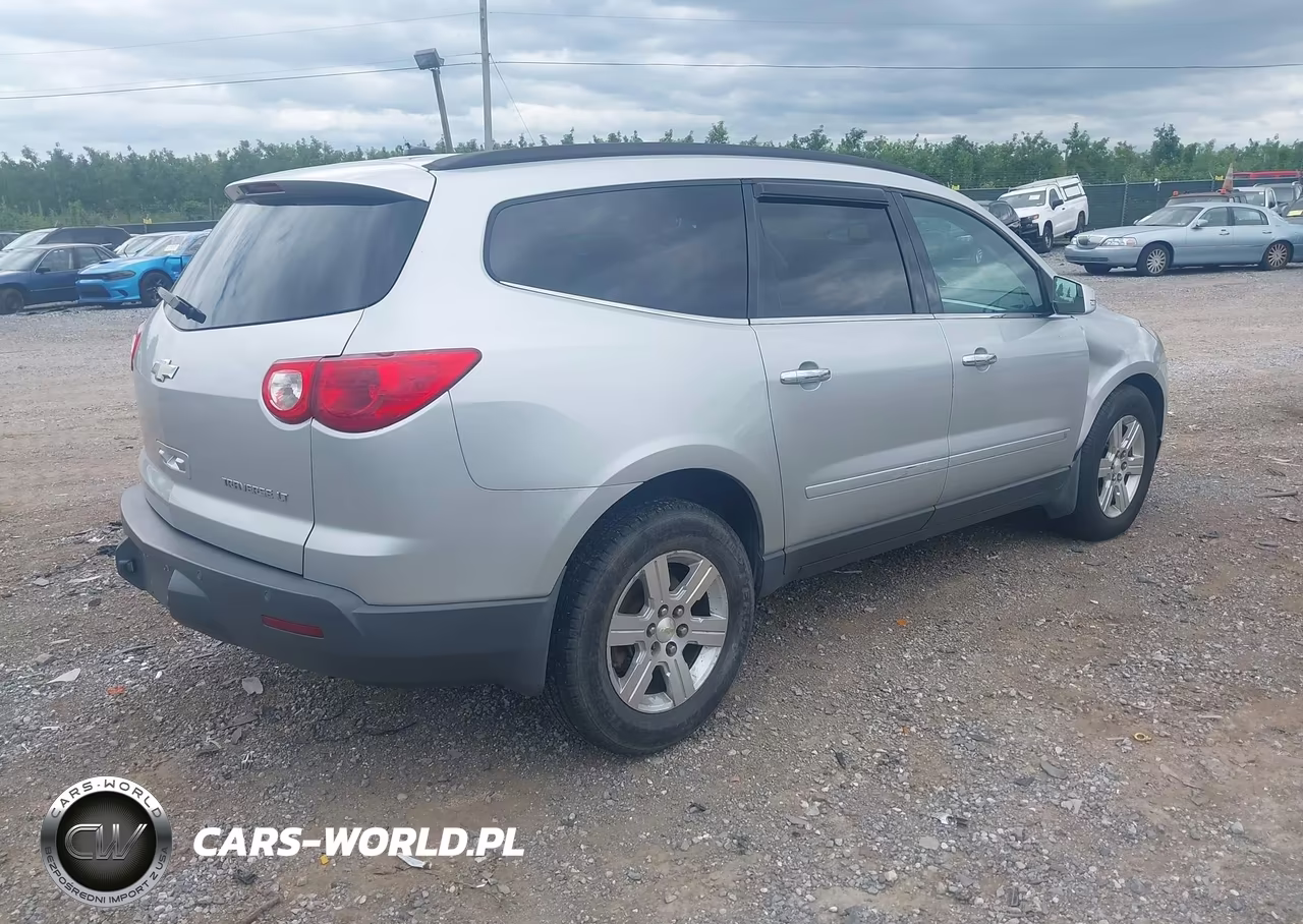 2010 Chevrolet Traverse Lt VIN:1GNLVGED5AS118741 - 4