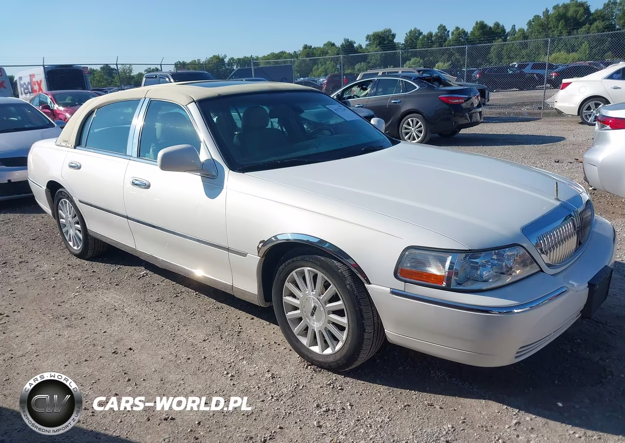 2003 Lincoln Town Car Signature