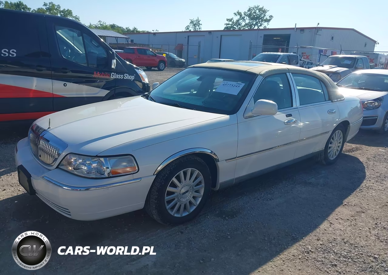 2003 Lincoln Town Car Signature VIN:1LNHM82W13Y623734 - 2