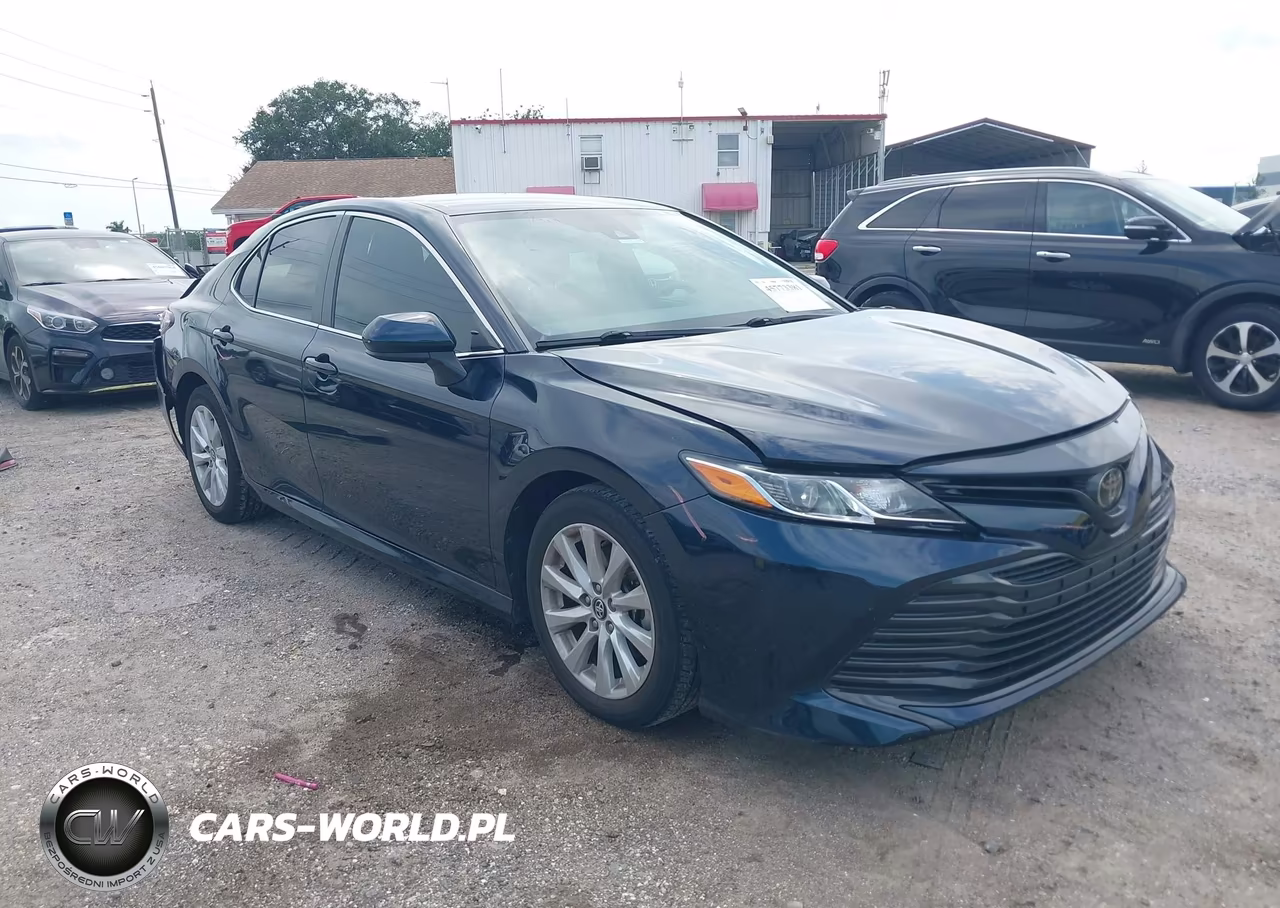 2020 Toyota Camry Le – zdjęcie 1 z 17