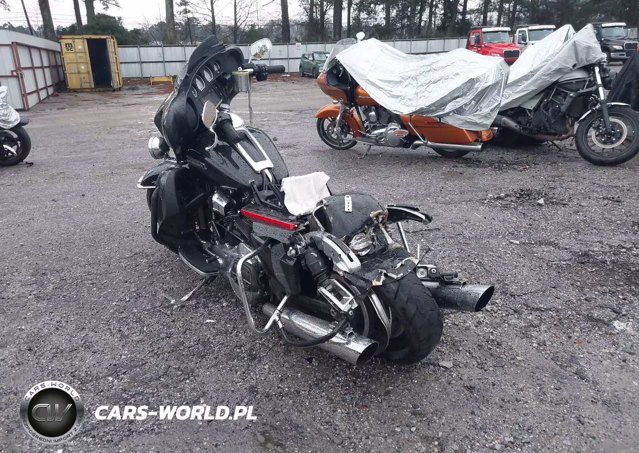 2018 Harley-Davidson Flhtcu Ultra Classic Electra Gld VIN:1HD1FCC10JB620733 - 3