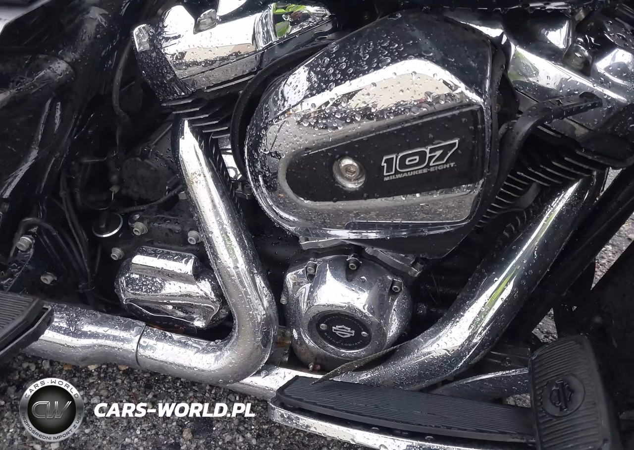 2018 Harley-Davidson Flhtcu Ultra Classic Electra Gld VIN:1HD1FCC10JB620733 - 8