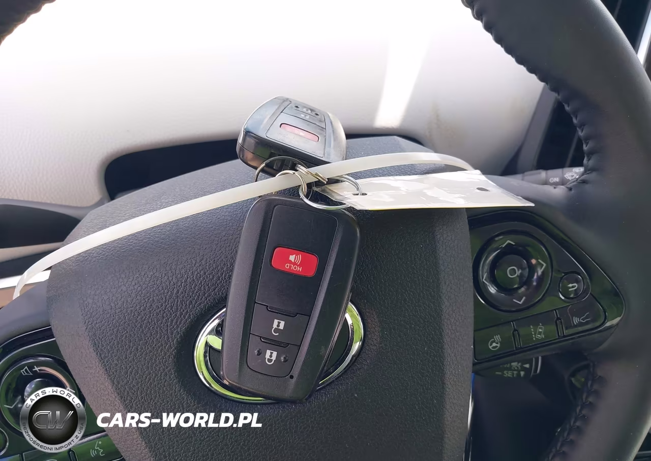2021 Toyota Prius Limited VIN:JTDKAMFU4M3134568 - 11