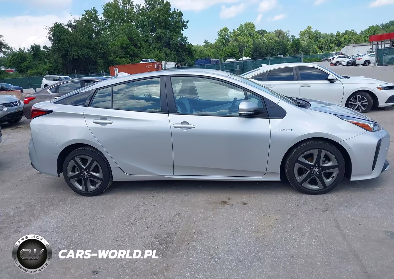 2021 Toyota Prius Limited VIN:JTDKAMFU4M3134568 - 13