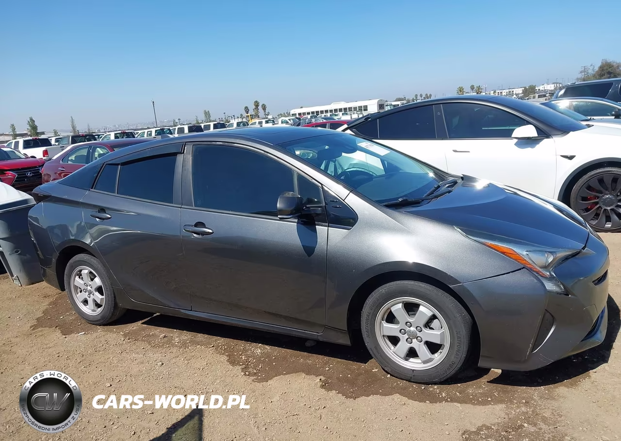 2016 Toyota Prius Four VIN:JTDKARFU8G3000812 - 13