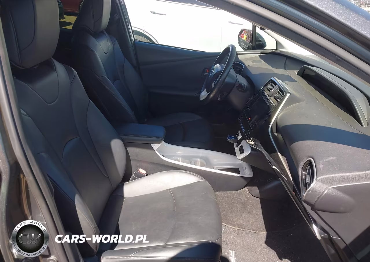 2016 Toyota Prius Four VIN:JTDKARFU8G3000812 - 5