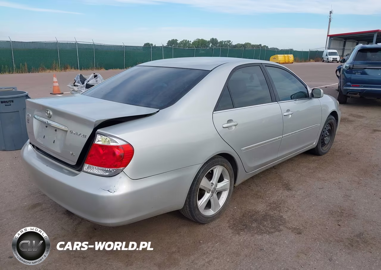 2005 Toyota Camry Xle V6 VIN:4T1BF30KX5U094345 - 4