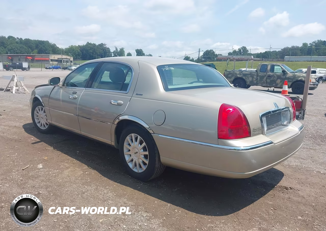 2006 Lincoln Town Car Signature VIN:1LNHM81V76Y613240 - 3