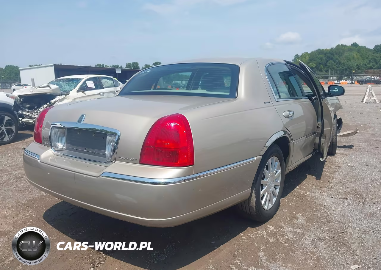 2006 Lincoln Town Car Signature VIN:1LNHM81V76Y613240 - 4