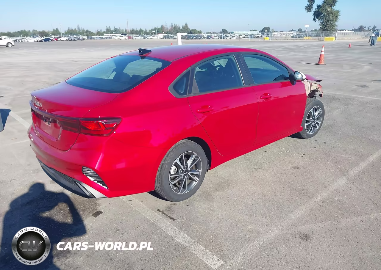 2024 Kia Forte Lxs VIN:3KPF24AD3RE758318 - 4